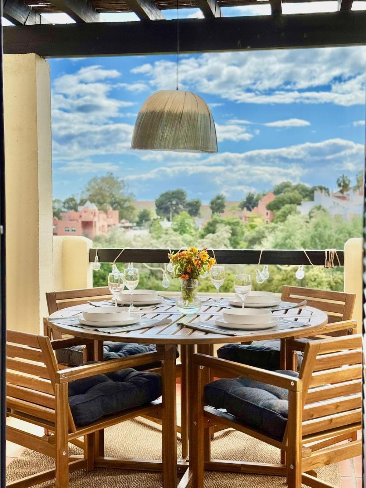 Casa De La Alegria, 3-bedroom House Near Cabopino Beach,
