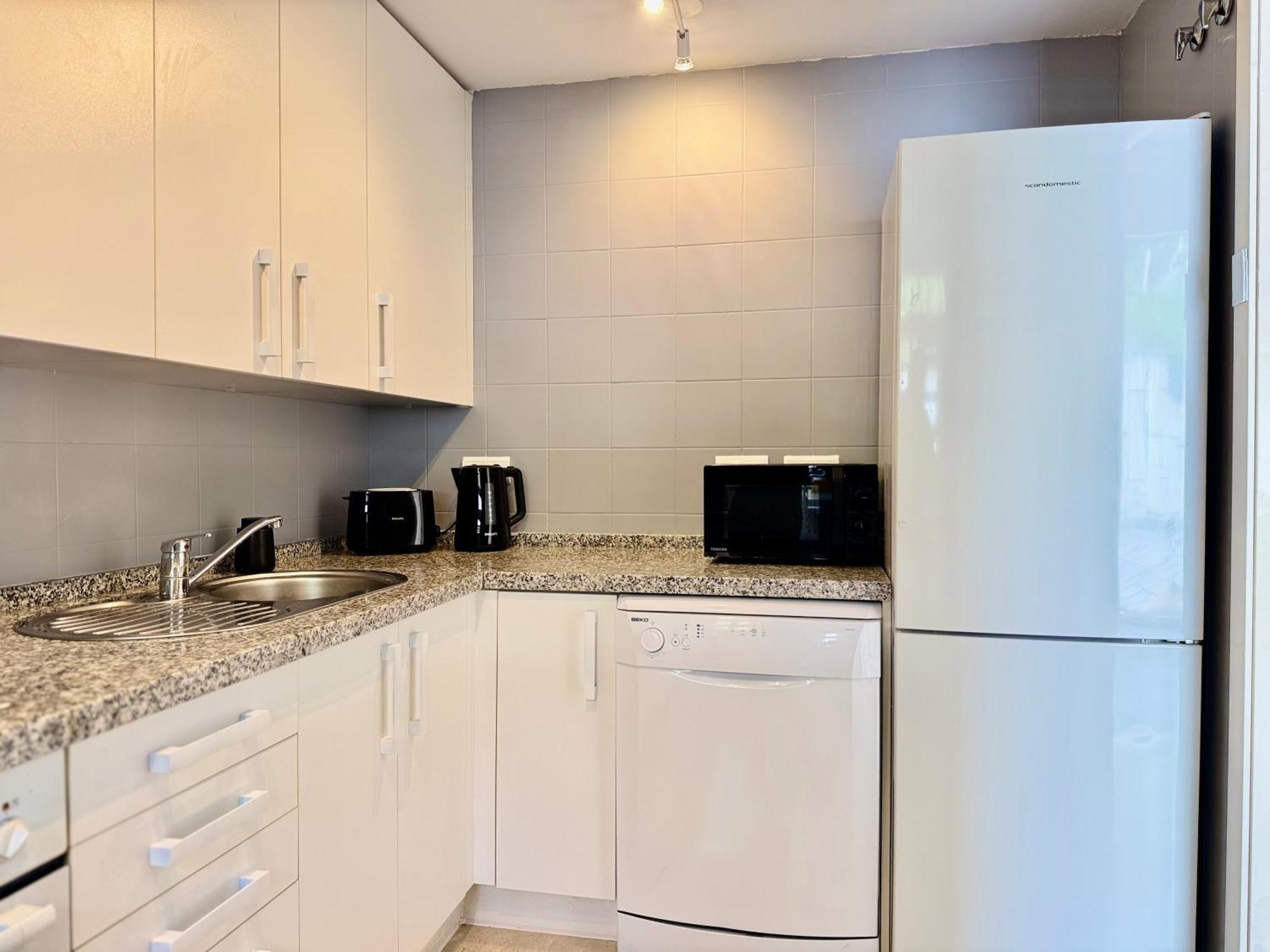 Casa De La Alegria, 3-bedroom House Near Cabopino Beach, Holiday home