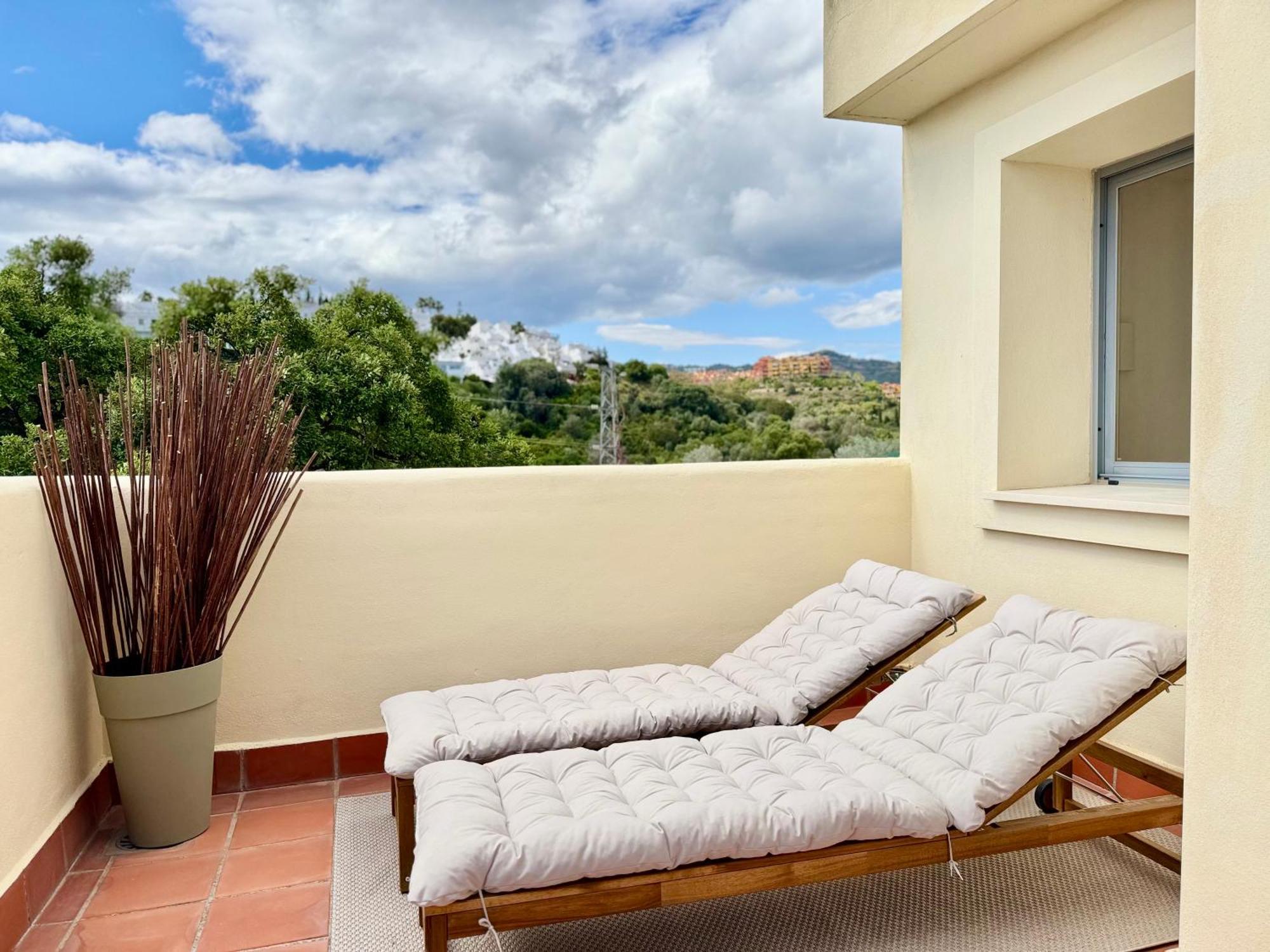 Casa De La Alegria, 3-bedroom House Near Cabopino Beach,