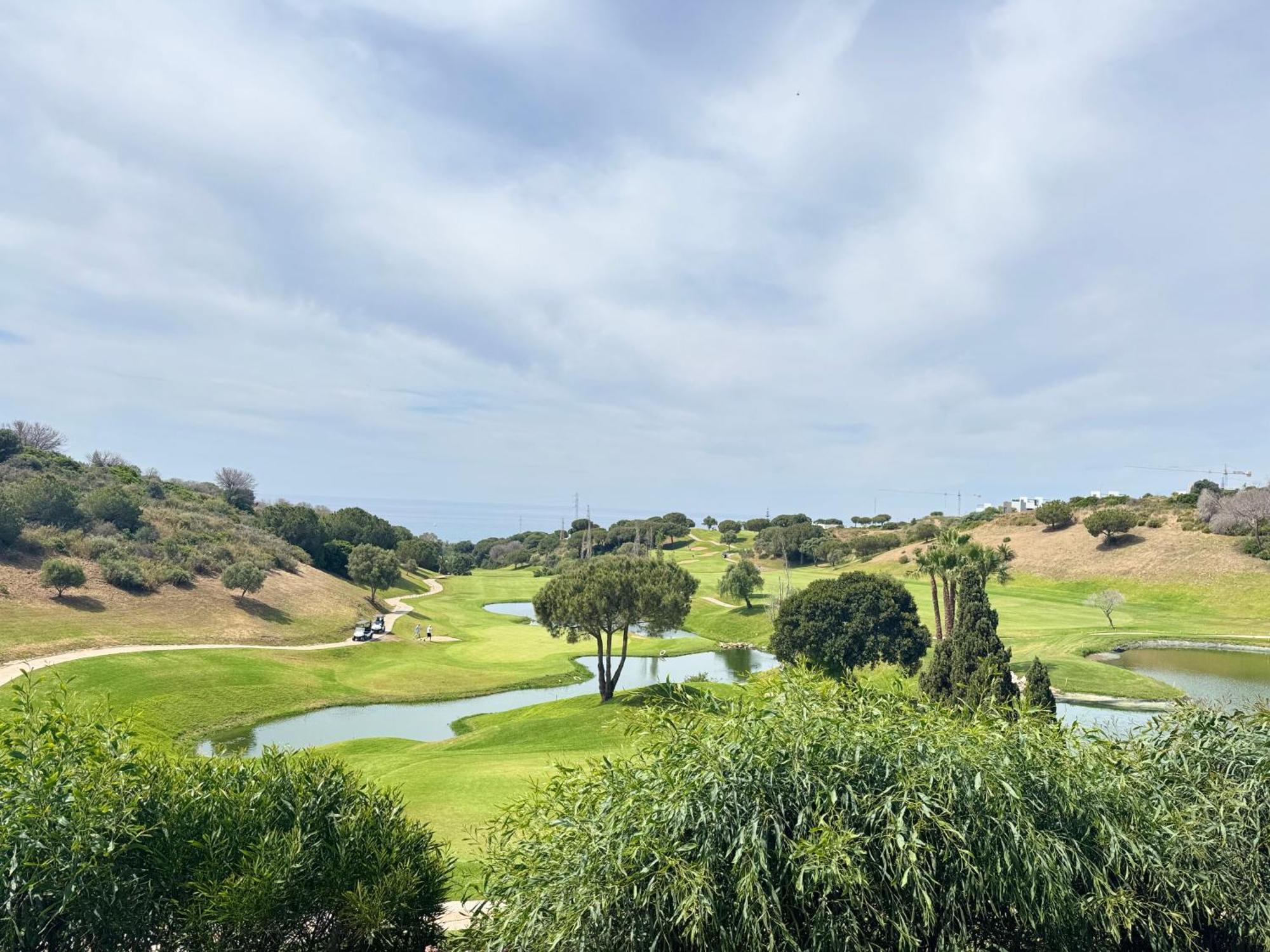 Casa De La Alegria, 3-bedroom House Near Cabopino Beach, Holiday home *